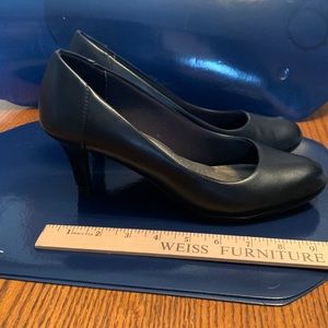 Time and tru basic black heels size 11